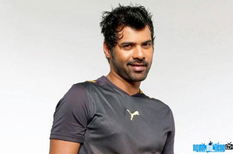 Các diễn viên phim Nàng Dâu Hoàng Gia và Shabbir Ahluwalia