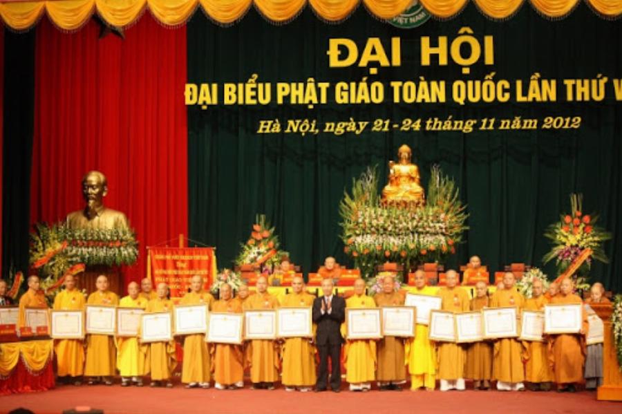 Diễn viên Ấn Độ hóa thân thành Đức Phật: Trang phục truyền thống, bối cảnh cổ kính