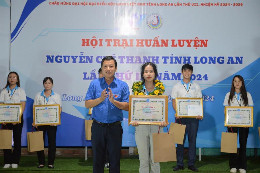 Diễn viên anh hùng thành trại: Thử thách và cơ hội