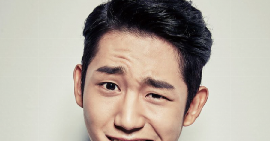 Jung Hae In với nụ cười tỏa nắng