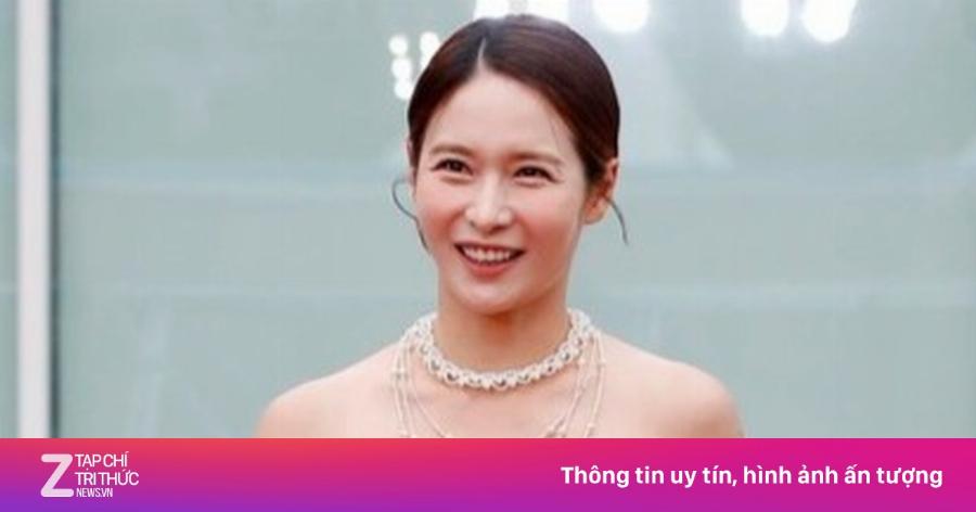 Kang Soo Yeon trên thảm đỏ tại một liên hoan phim