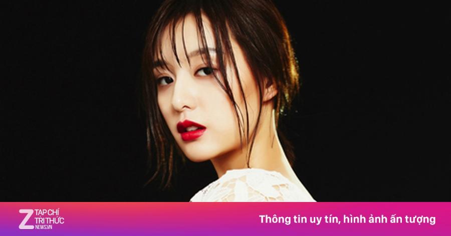 Kim Ji Won trong vai Trung úy Yoon Myung Joo - Hậu Duệ Mặt Trời