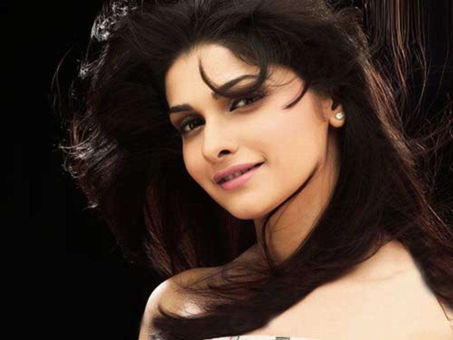 Sự nghiệp của diễn viên Prachi Desai sau phim Nàng Dâu Hoàng Gia