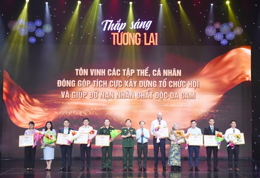 Tương lai tươi sáng của diễn viên Lại Nghệ