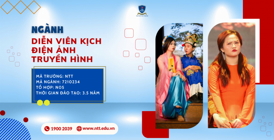 Diễn viên lồng tiếng Ái Phương đang lồng tiếng cho một bộ phim truyền hình, tập trung cao độ vào kịch bản.