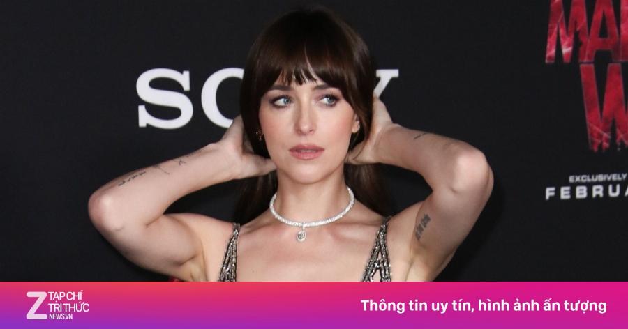 Dakota Johnson và Chris Martin