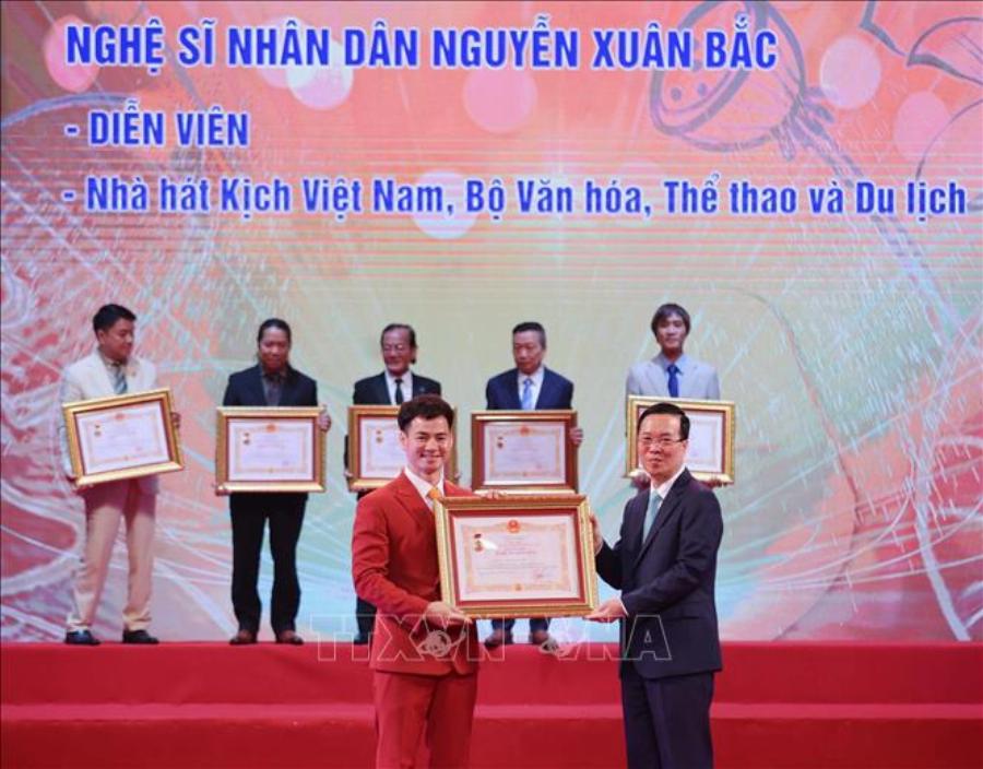 Nỗ lực và cống hiến của diễn viên