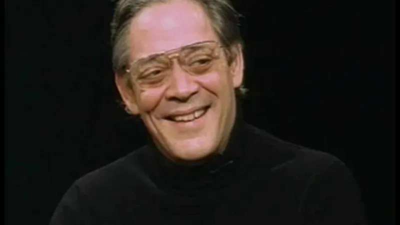 Raul Julia với phong cách lịch lãm