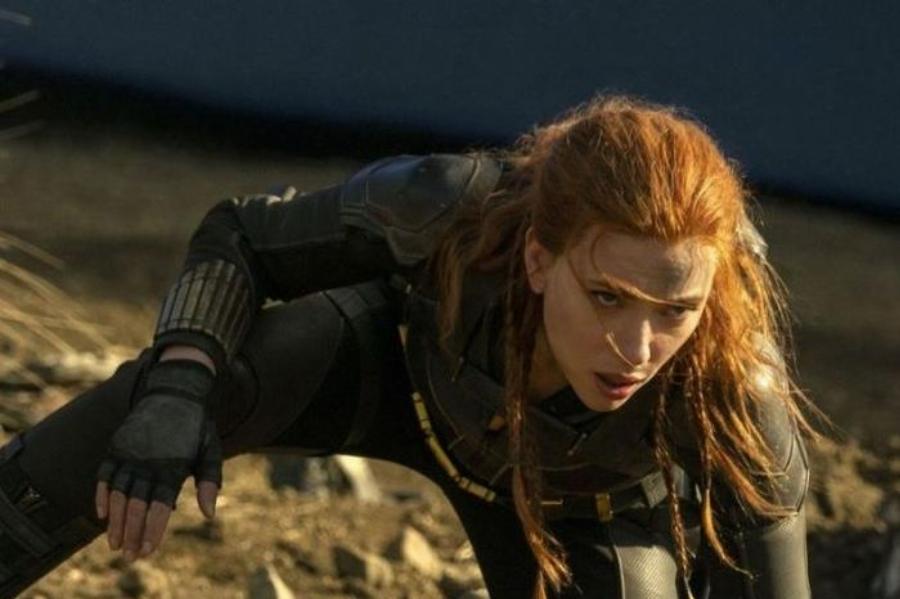 Scarlett Johansson trong vai Black Widow