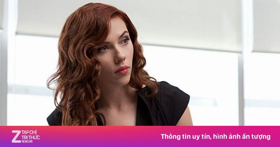 Scarlett Johansson trong vai Black Widow lần đầu tiên trong Iron Man 2