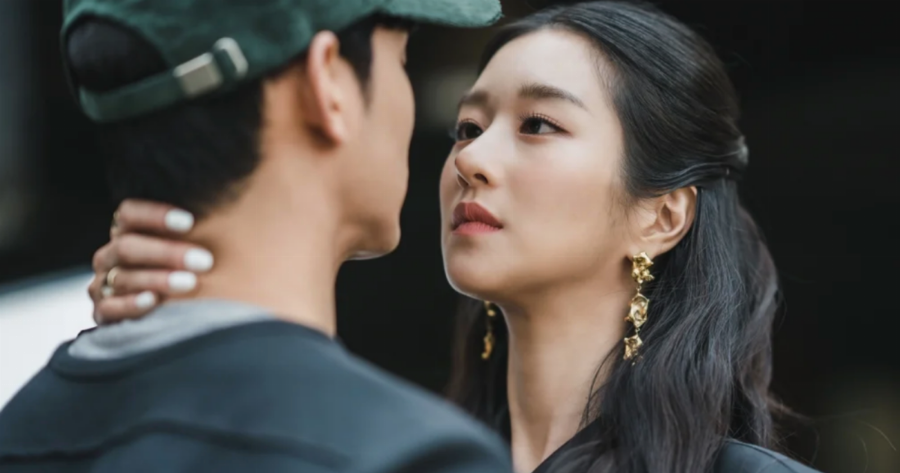 Seo Ye Ji vướng vào scandal thao túng bạn trai