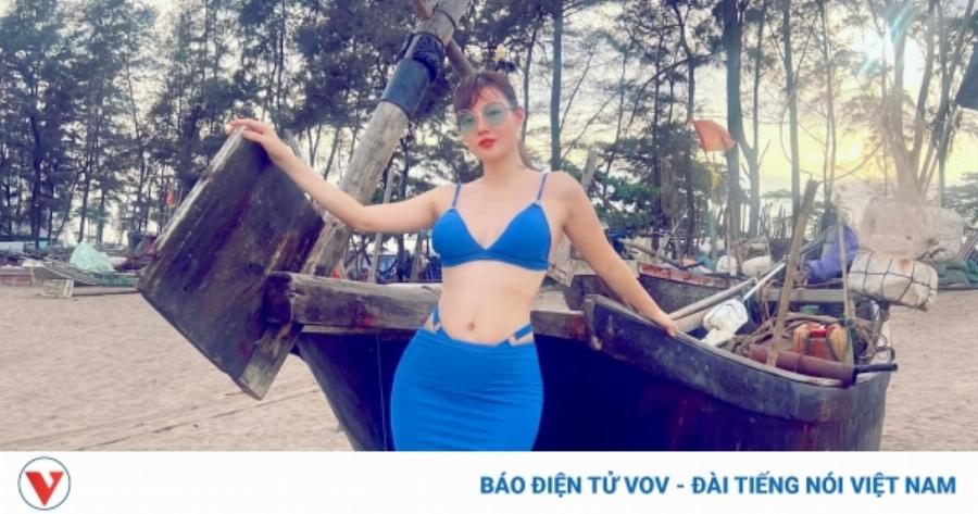 Thanh Hương diện bikini trên bãi biển